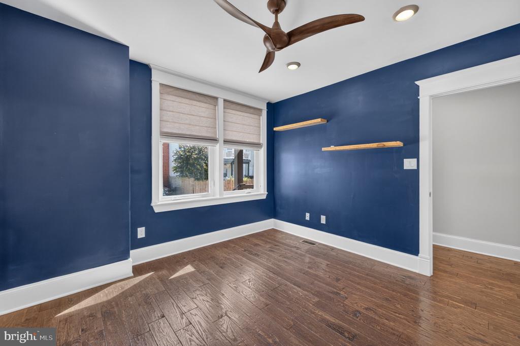 4041 7TH NE Unit: 1