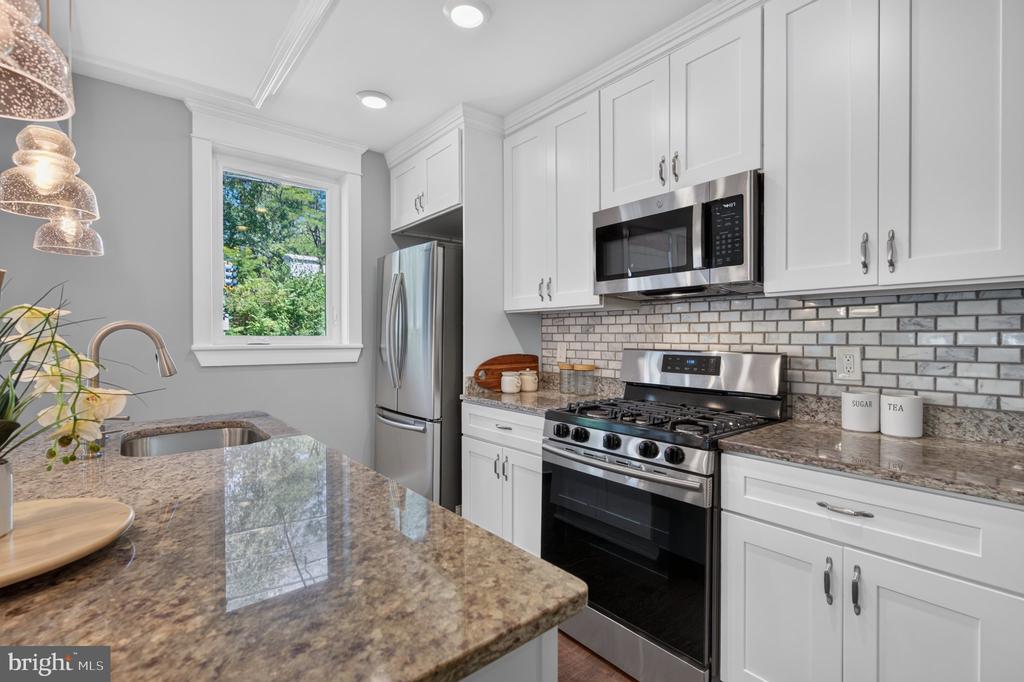 4041 7TH NE Unit: 1