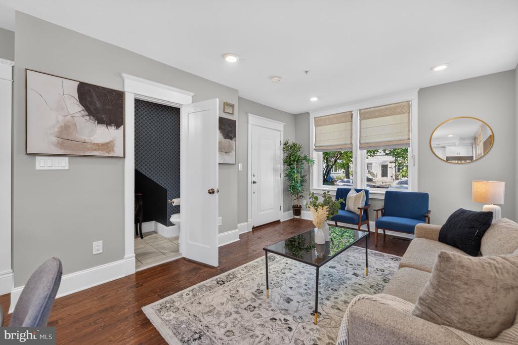 4041 7TH NE Unit: 1