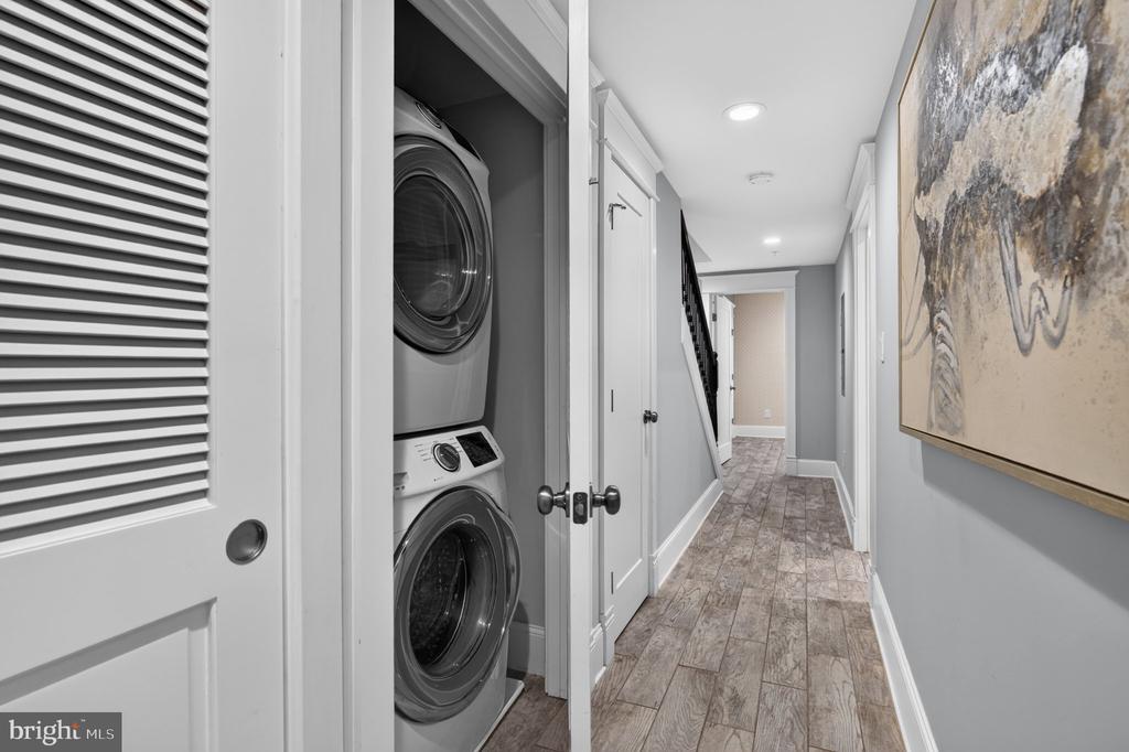 4041 7TH NE Unit: 1