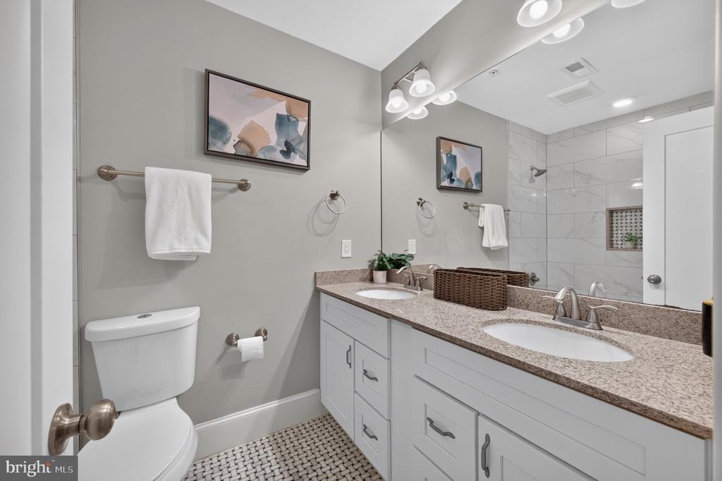 4041 7TH NE Unit: 1
