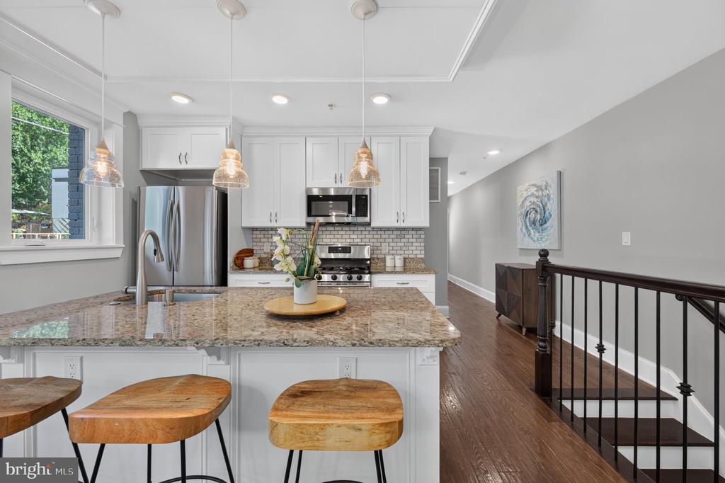 4041 7TH NE Unit: 1