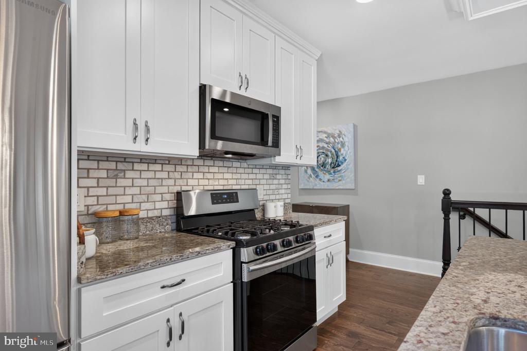 4041 7TH NE Unit: 1