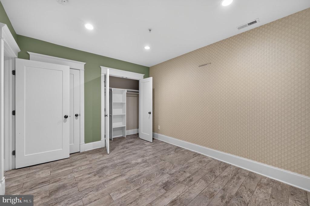 4041 7TH NE Unit: 1