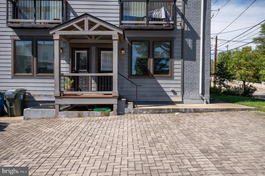 4041 7TH NE Unit: 1