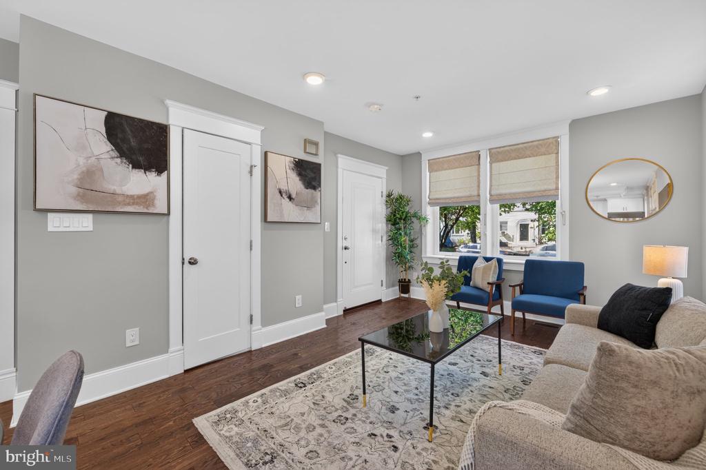 4041 7TH NE Unit: 1