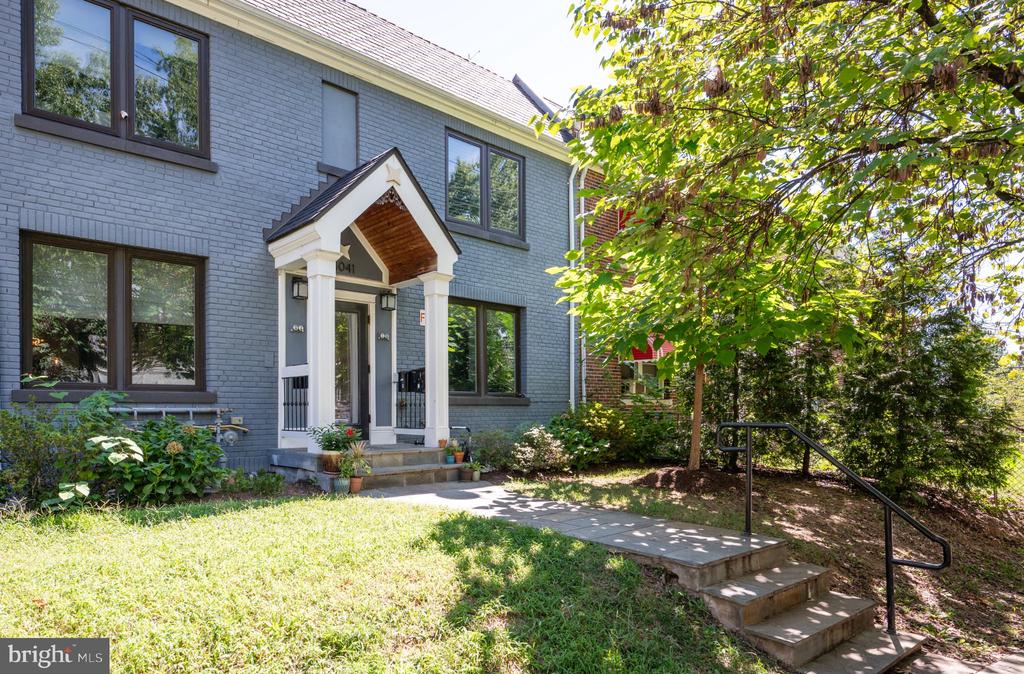 4041 7TH NE Unit: 1