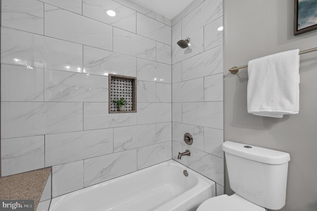 4041 7TH NE Unit: 1