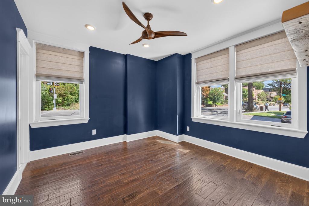 4041 7TH NE Unit: 1