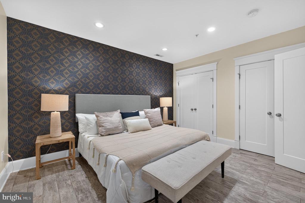 4041 7TH NE Unit: 1