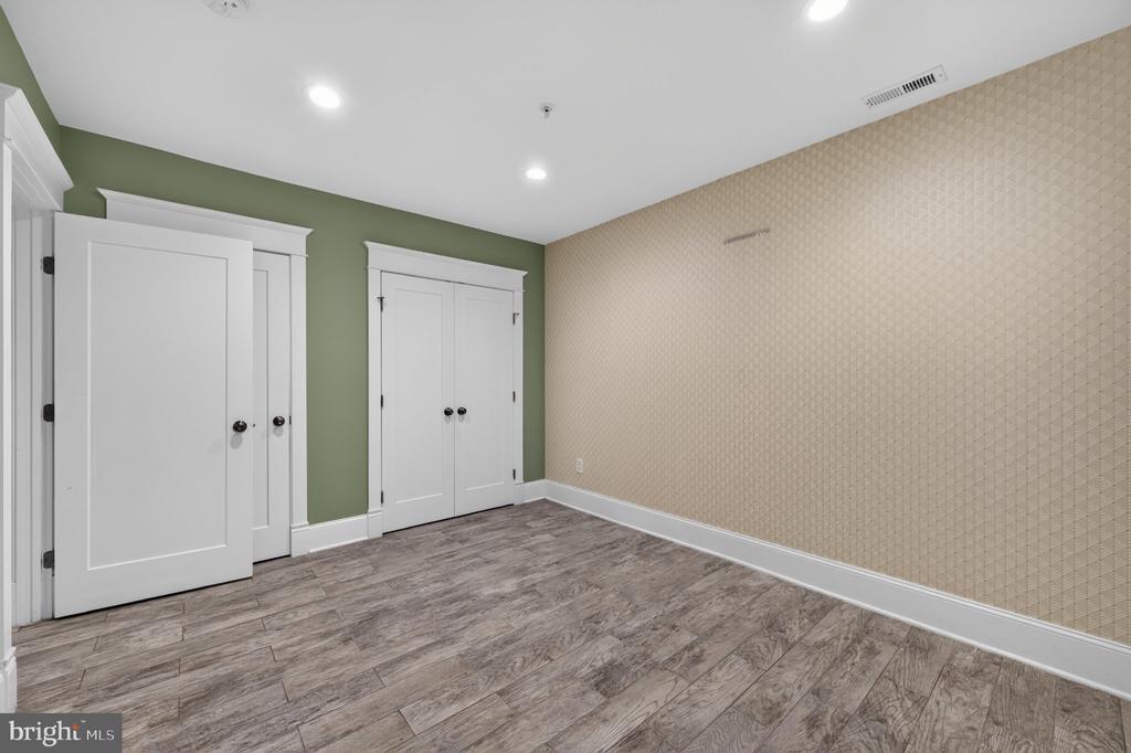 4041 7TH NE Unit: 1