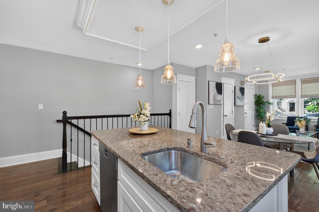 4041 7TH NE Unit: 1