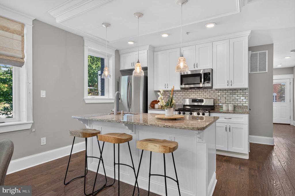 4041 7TH NE Unit: 1