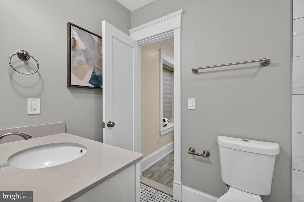 4041 7TH NE Unit: 1