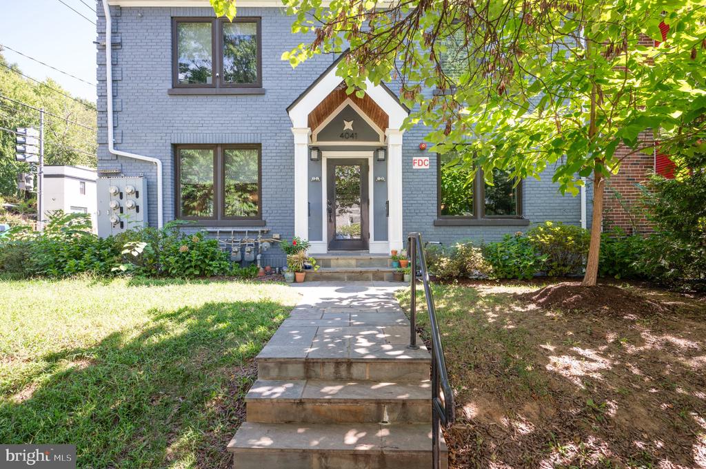 4041 7TH NE Unit: 1