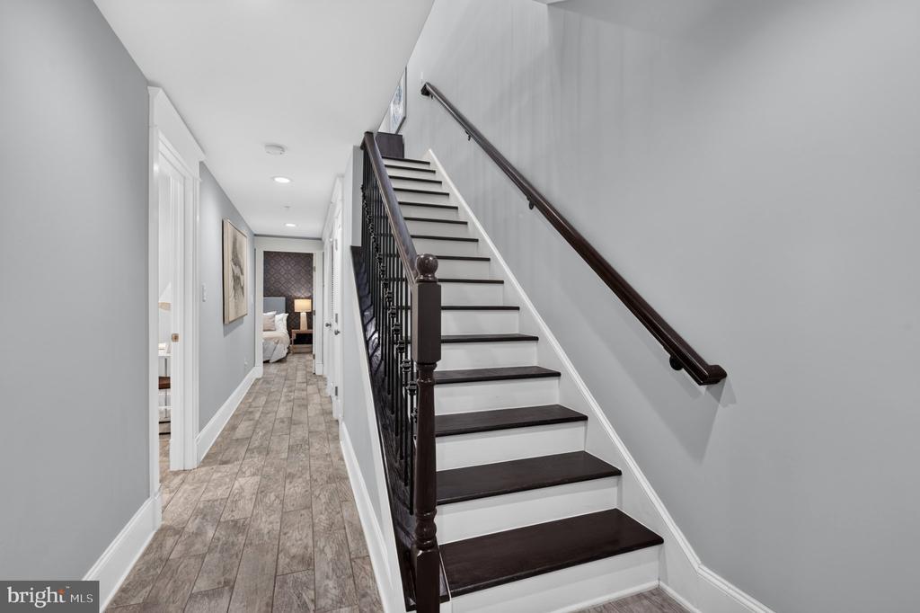 4041 7TH NE Unit: 1