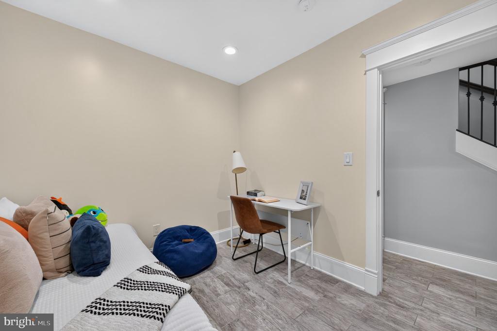 4041 7TH NE Unit: 1