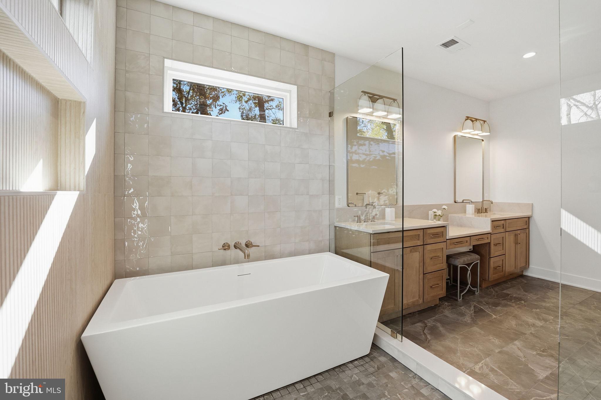 612 GIBSON CIRCLE SW