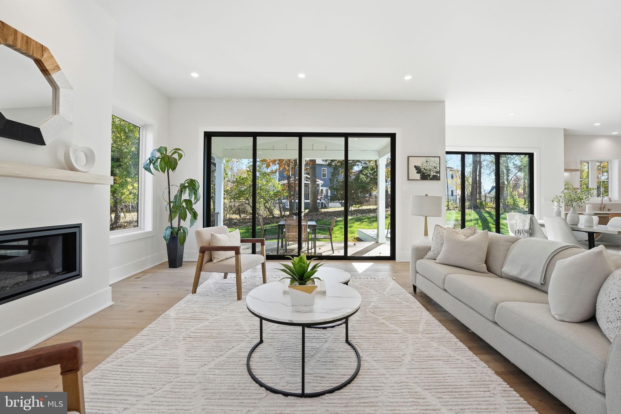 612 GIBSON CIRCLE SW