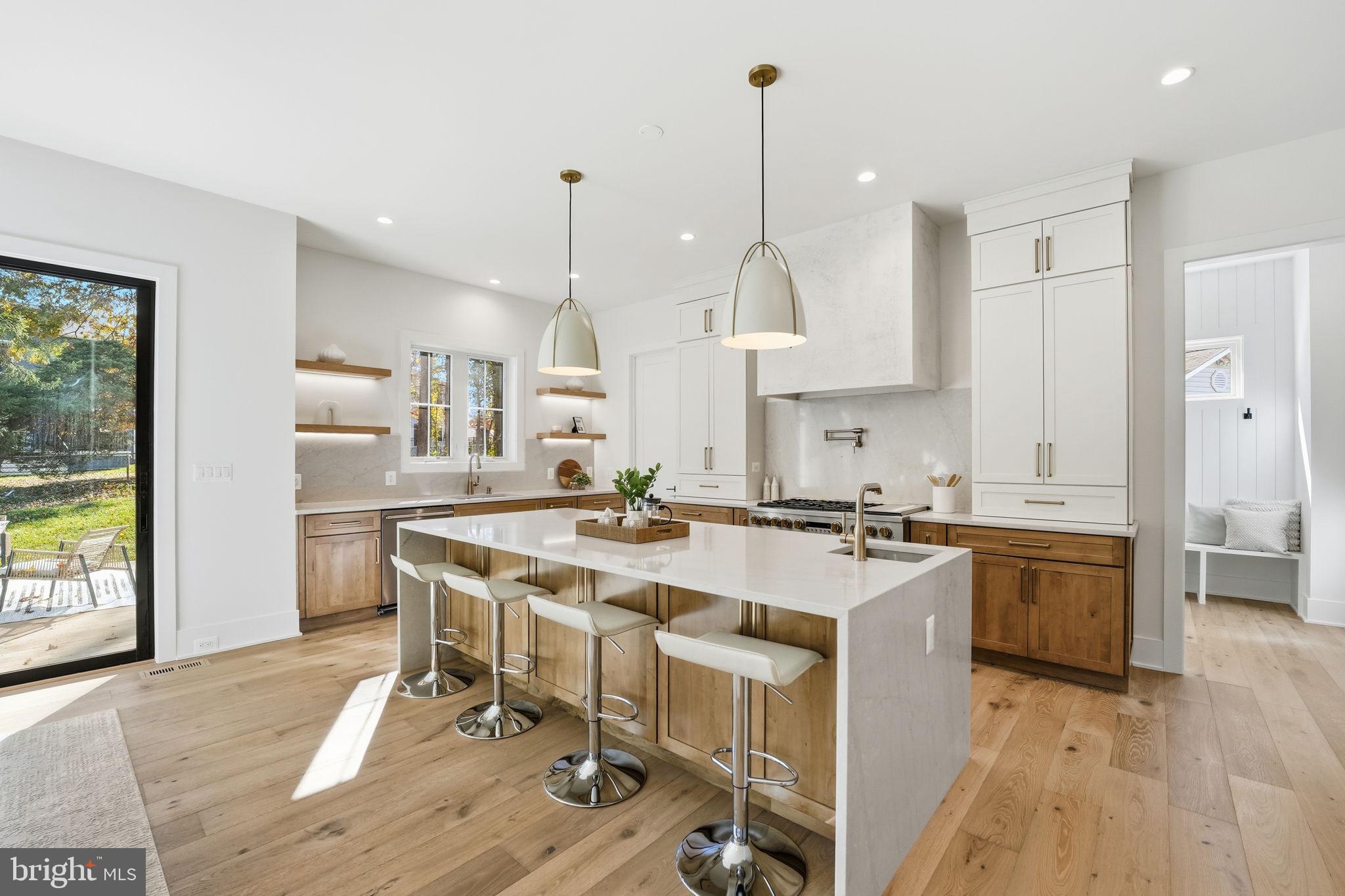 612 GIBSON CIRCLE SW