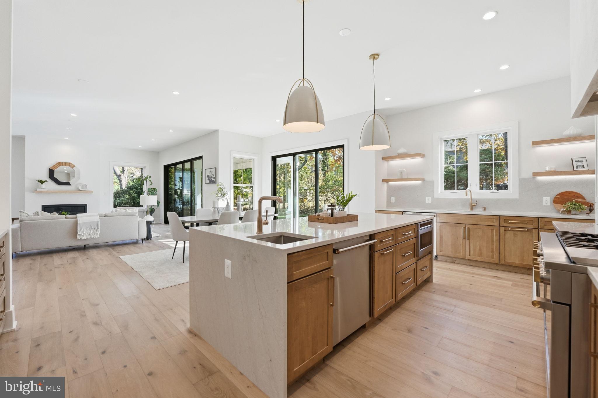 612 GIBSON CIRCLE SW