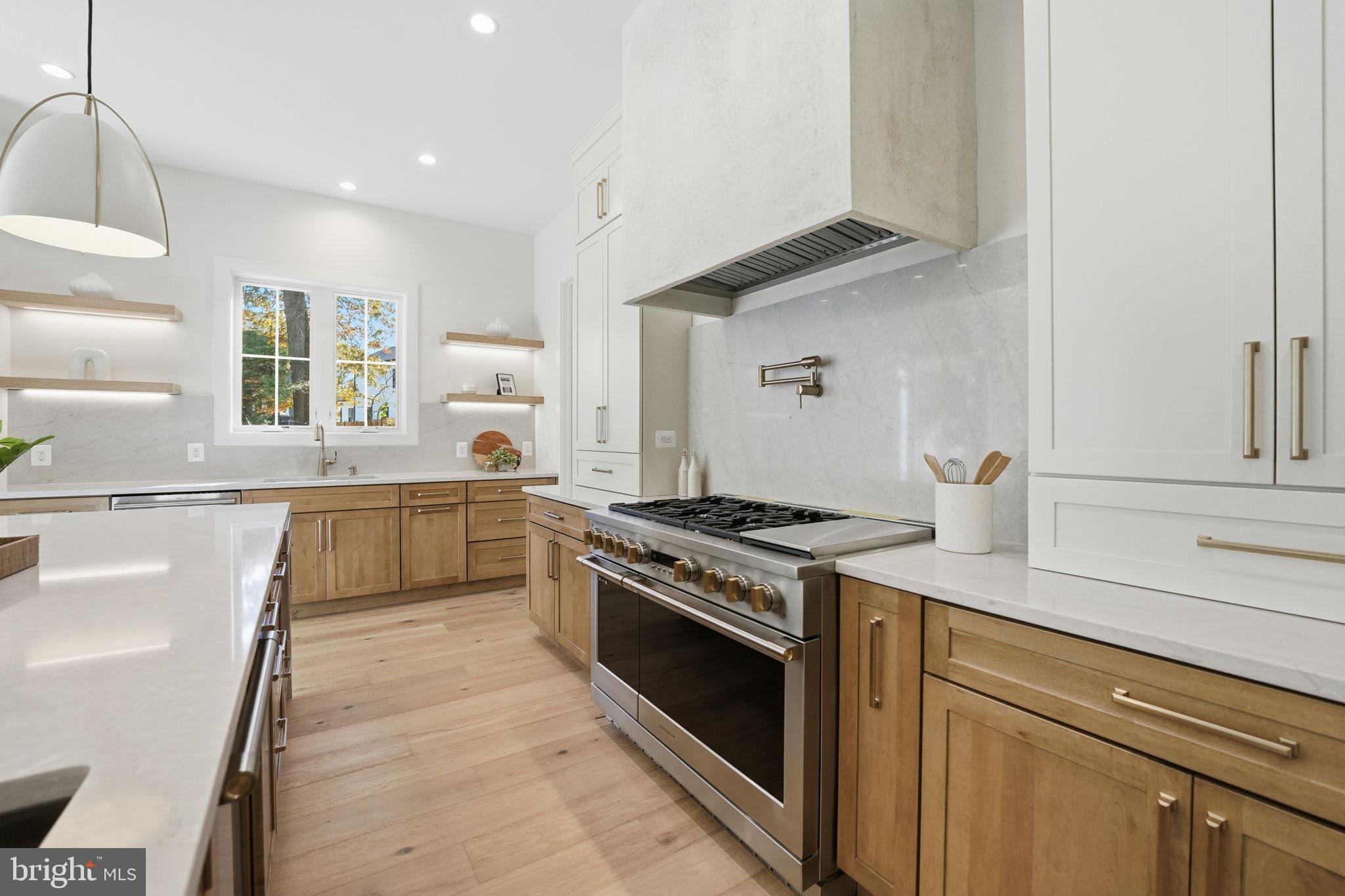 612 GIBSON CIRCLE SW