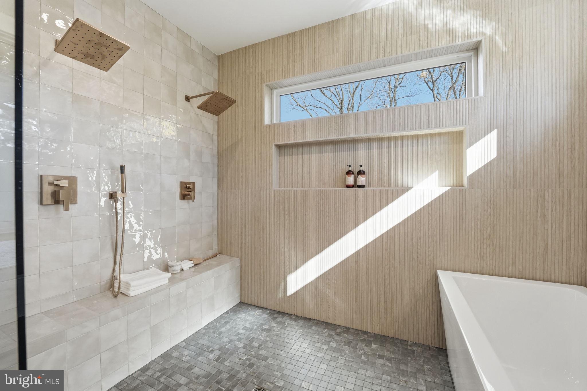 612 GIBSON CIRCLE SW