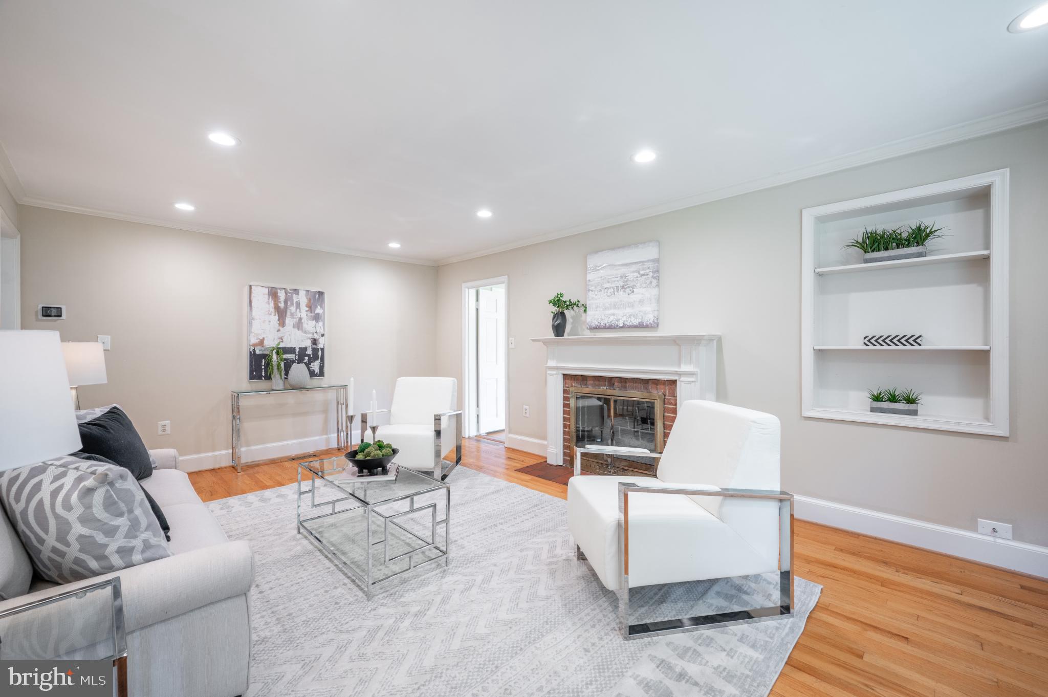 6329 NICHOLSON STREET