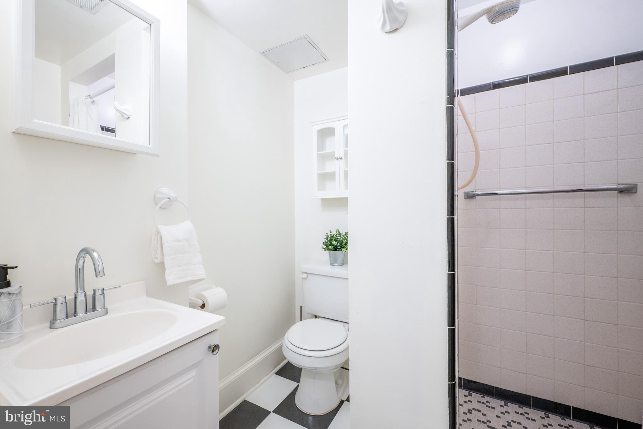 6329 NICHOLSON STREET