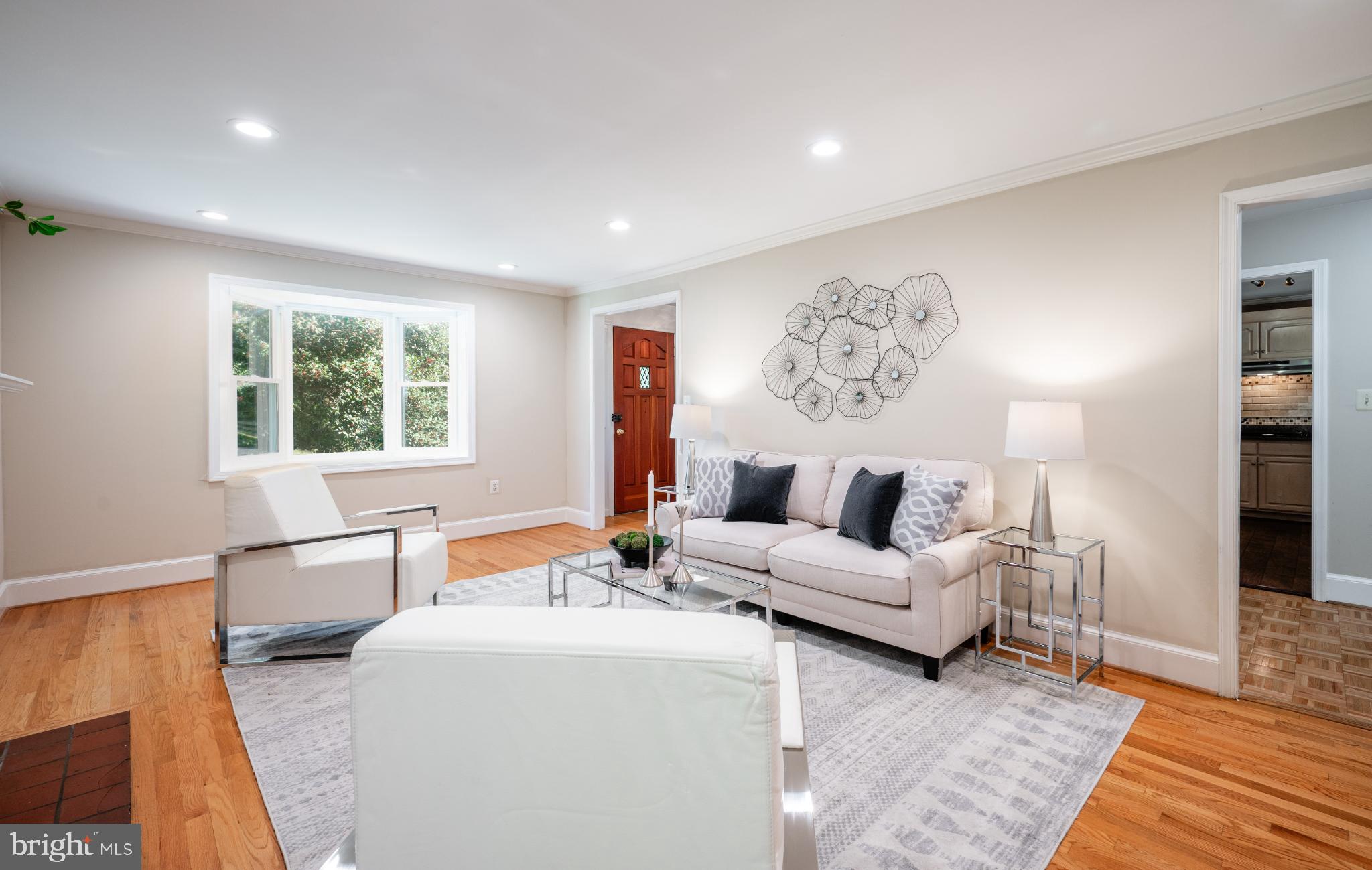 6329 NICHOLSON STREET