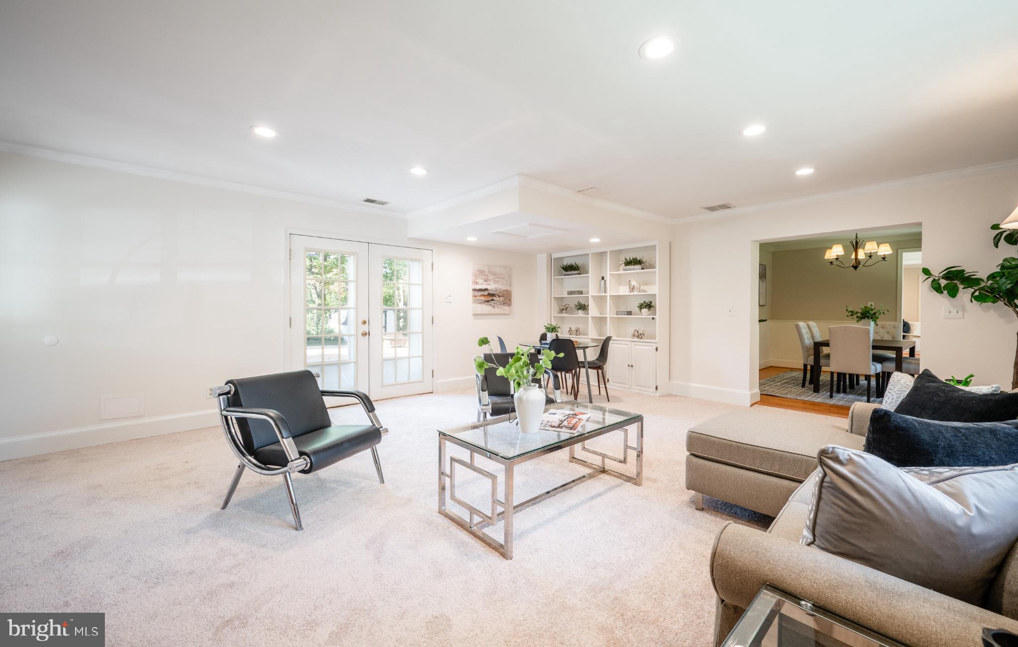 6329 NICHOLSON STREET