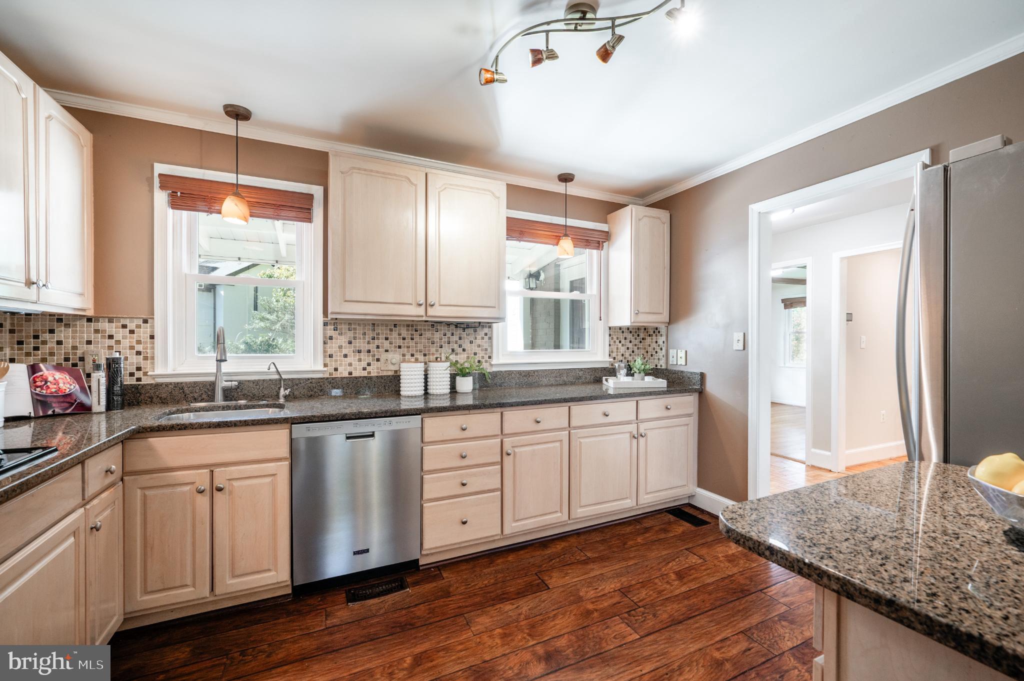 6329 NICHOLSON STREET