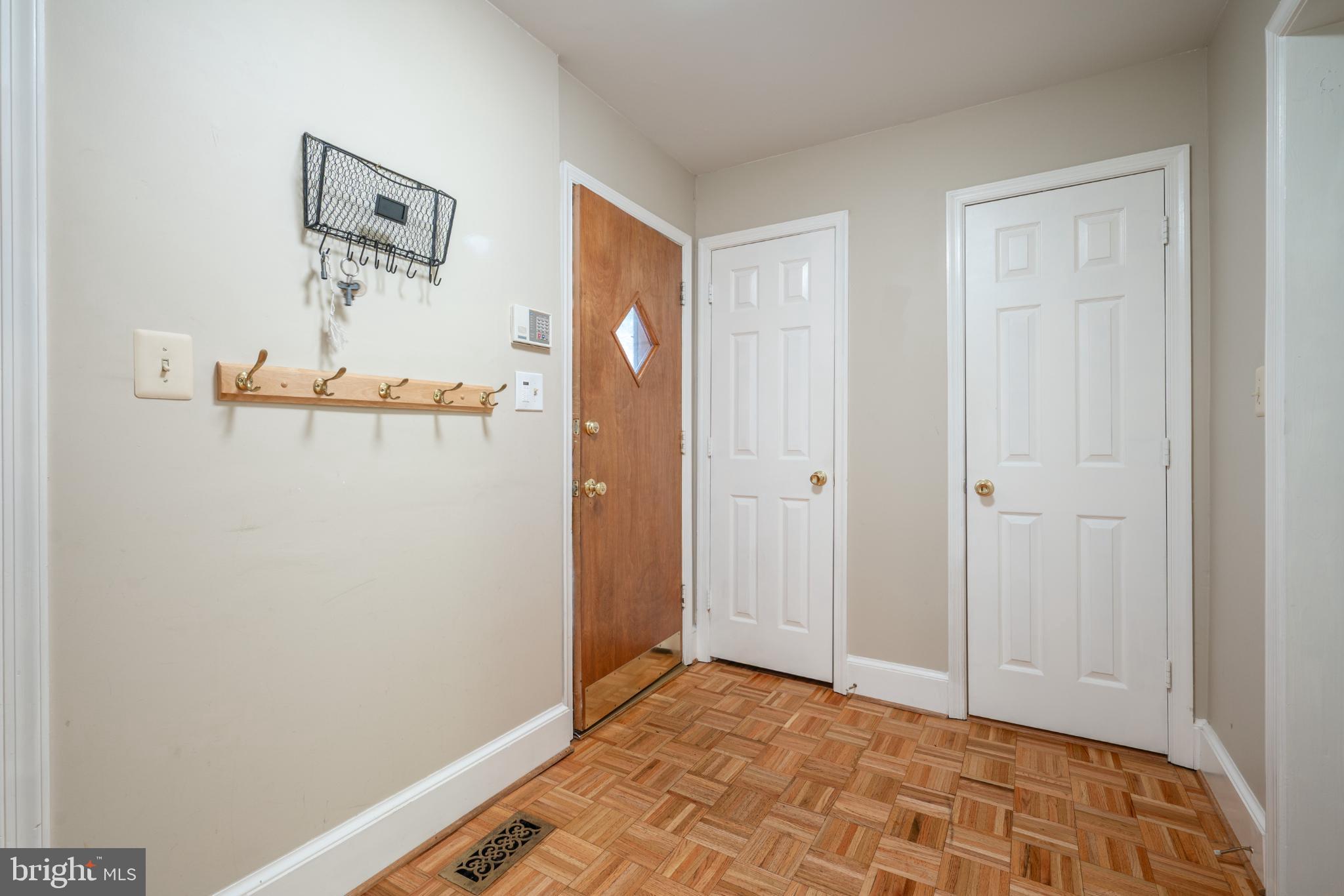 6329 NICHOLSON STREET