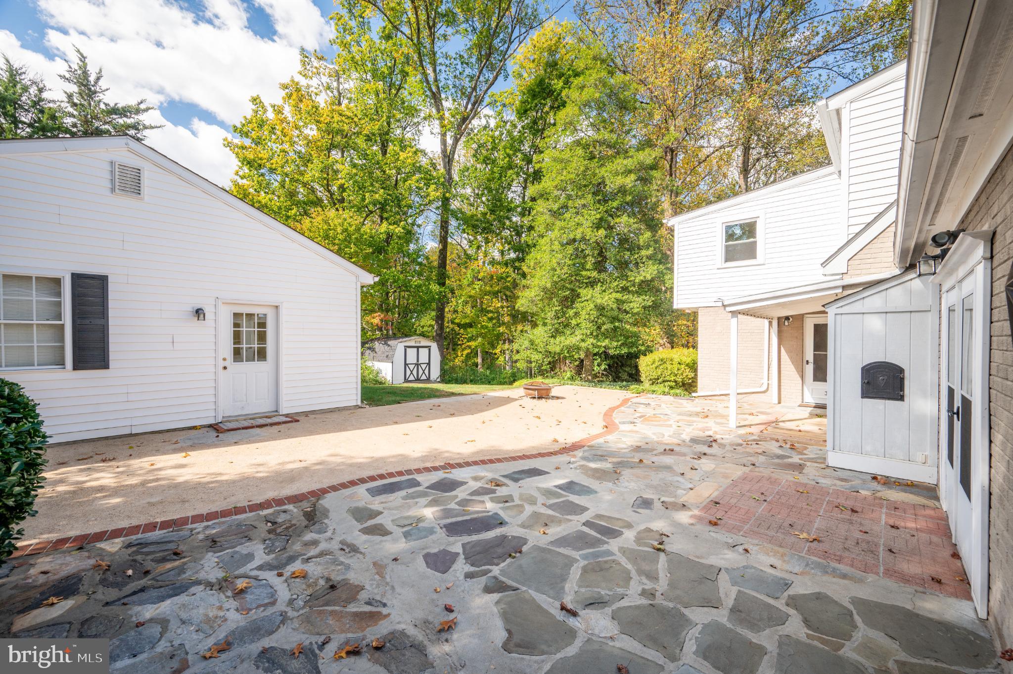 6329 NICHOLSON STREET