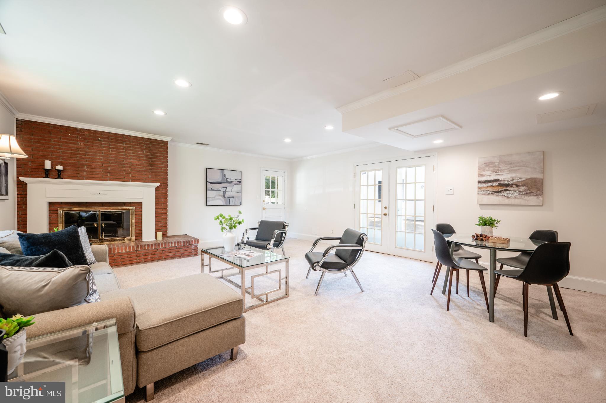 6329 NICHOLSON STREET