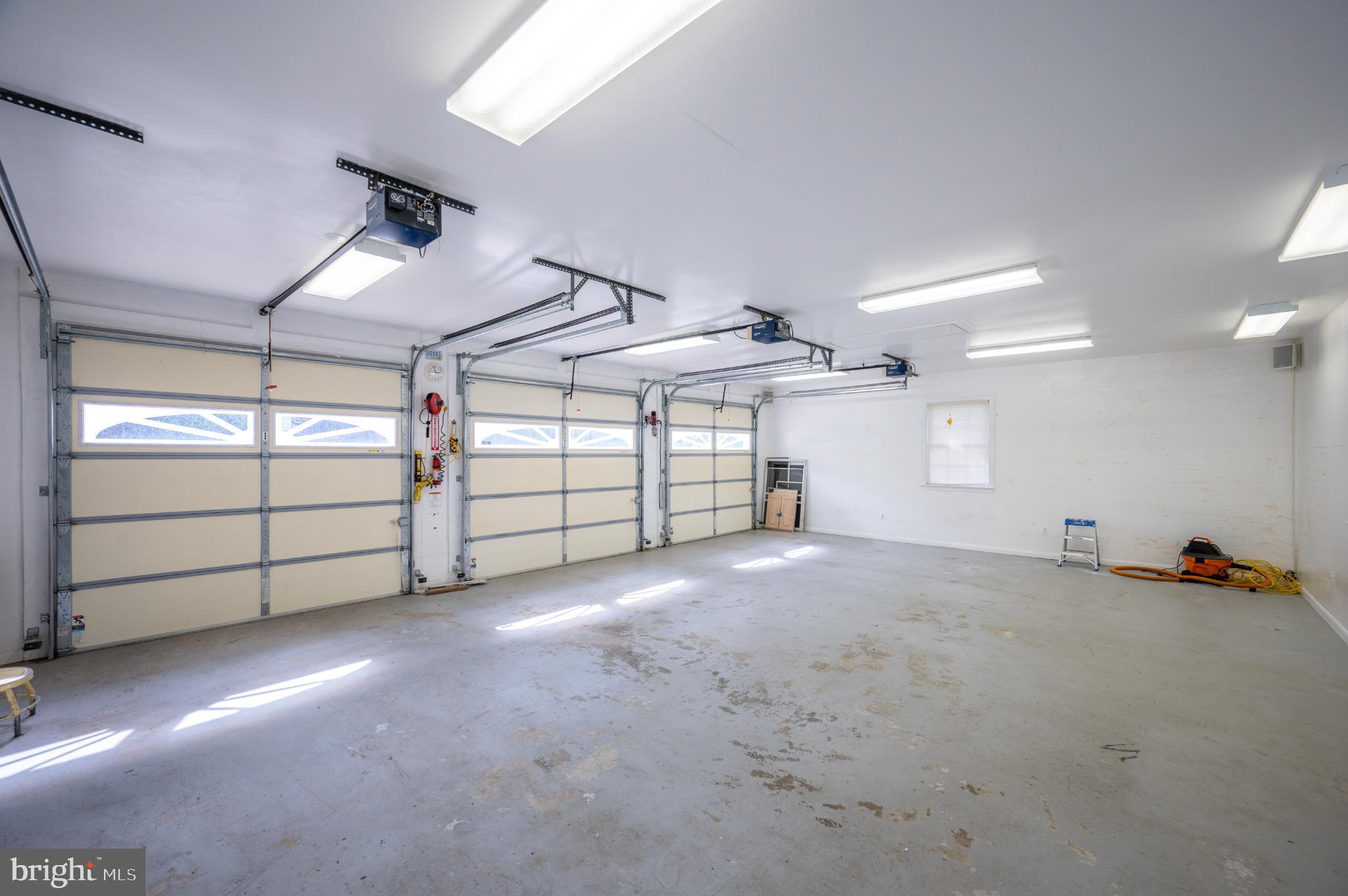 6329 NICHOLSON STREET