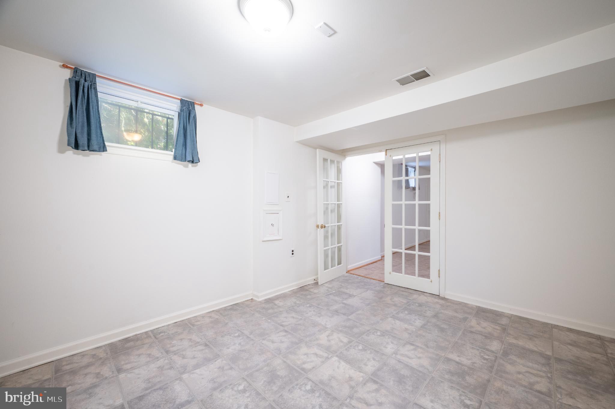 6329 NICHOLSON STREET