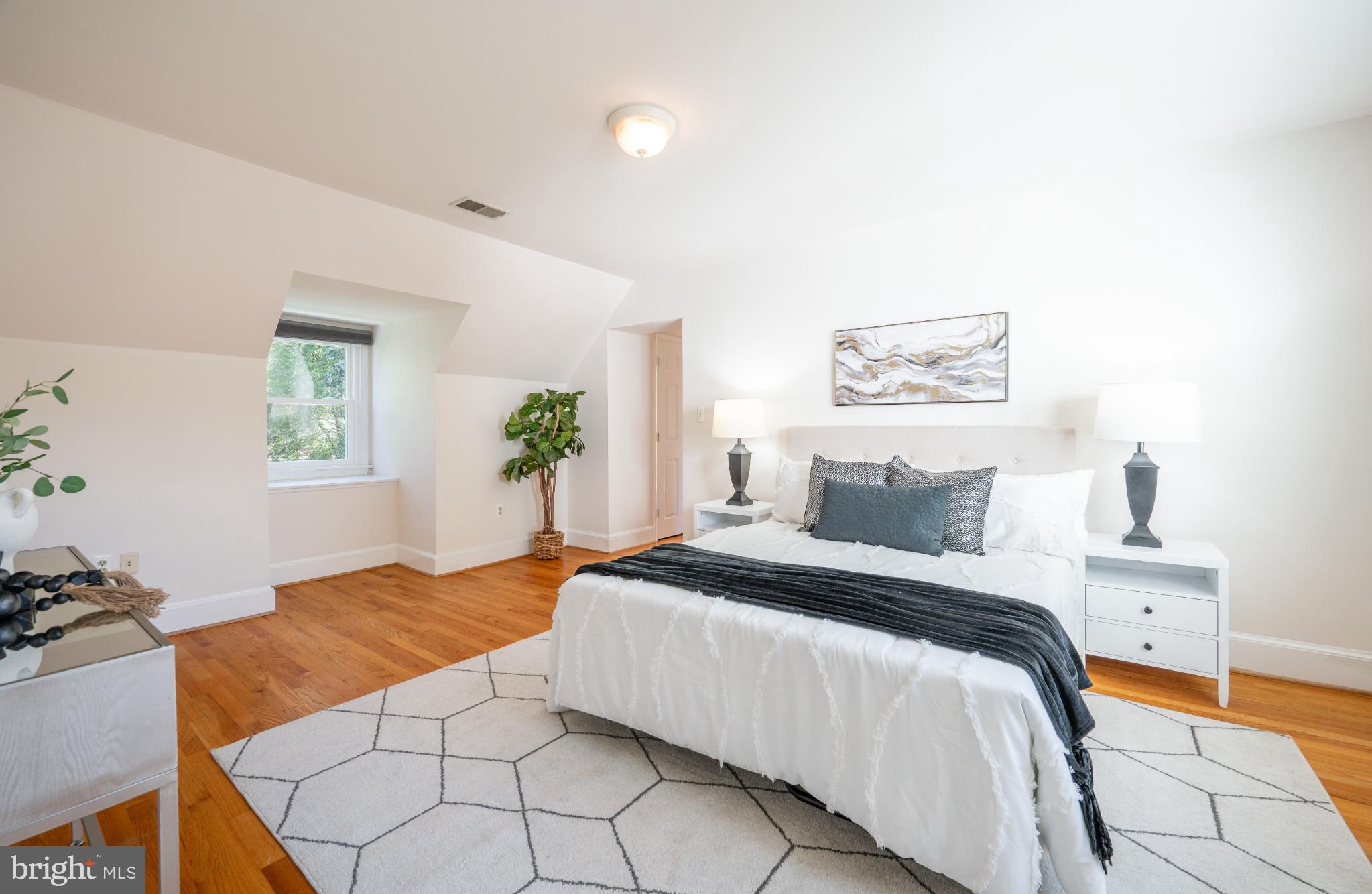 6329 NICHOLSON STREET