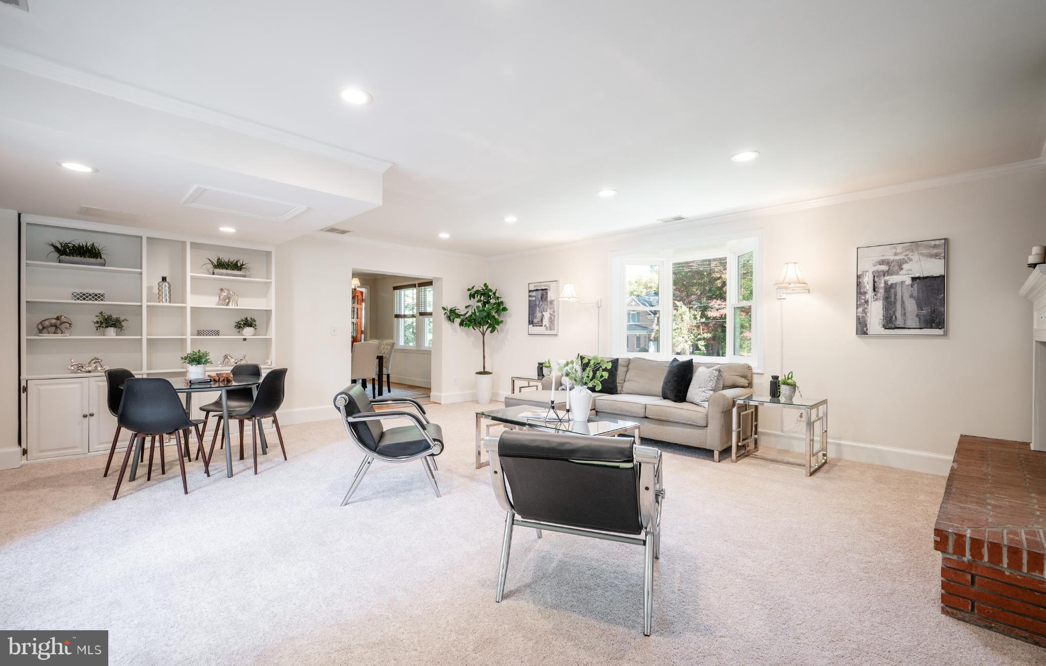 6329 NICHOLSON STREET