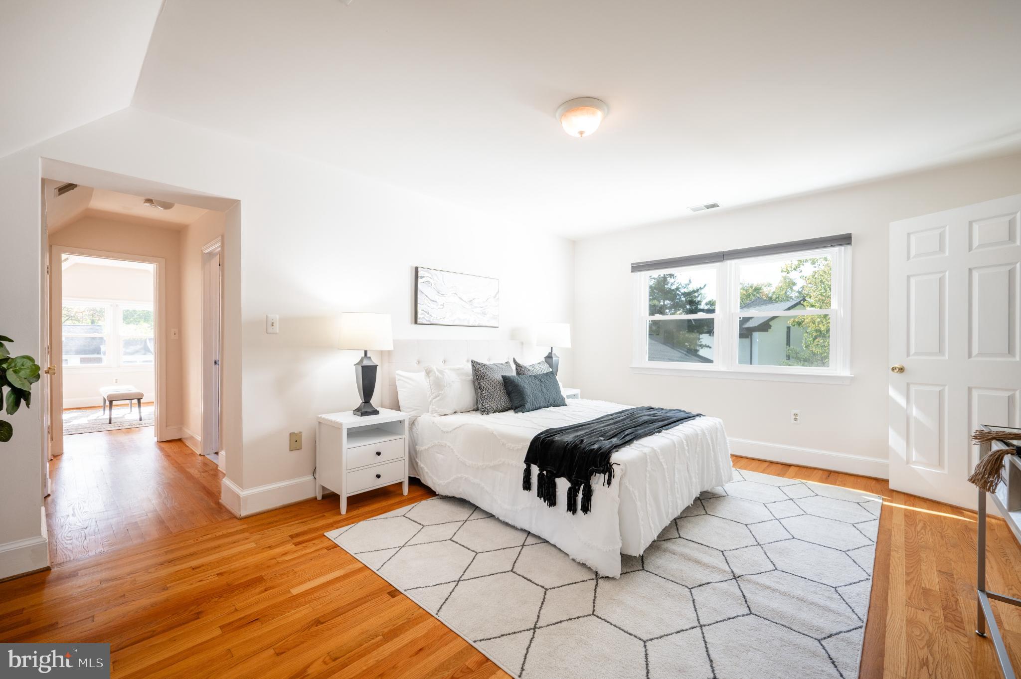 6329 NICHOLSON STREET