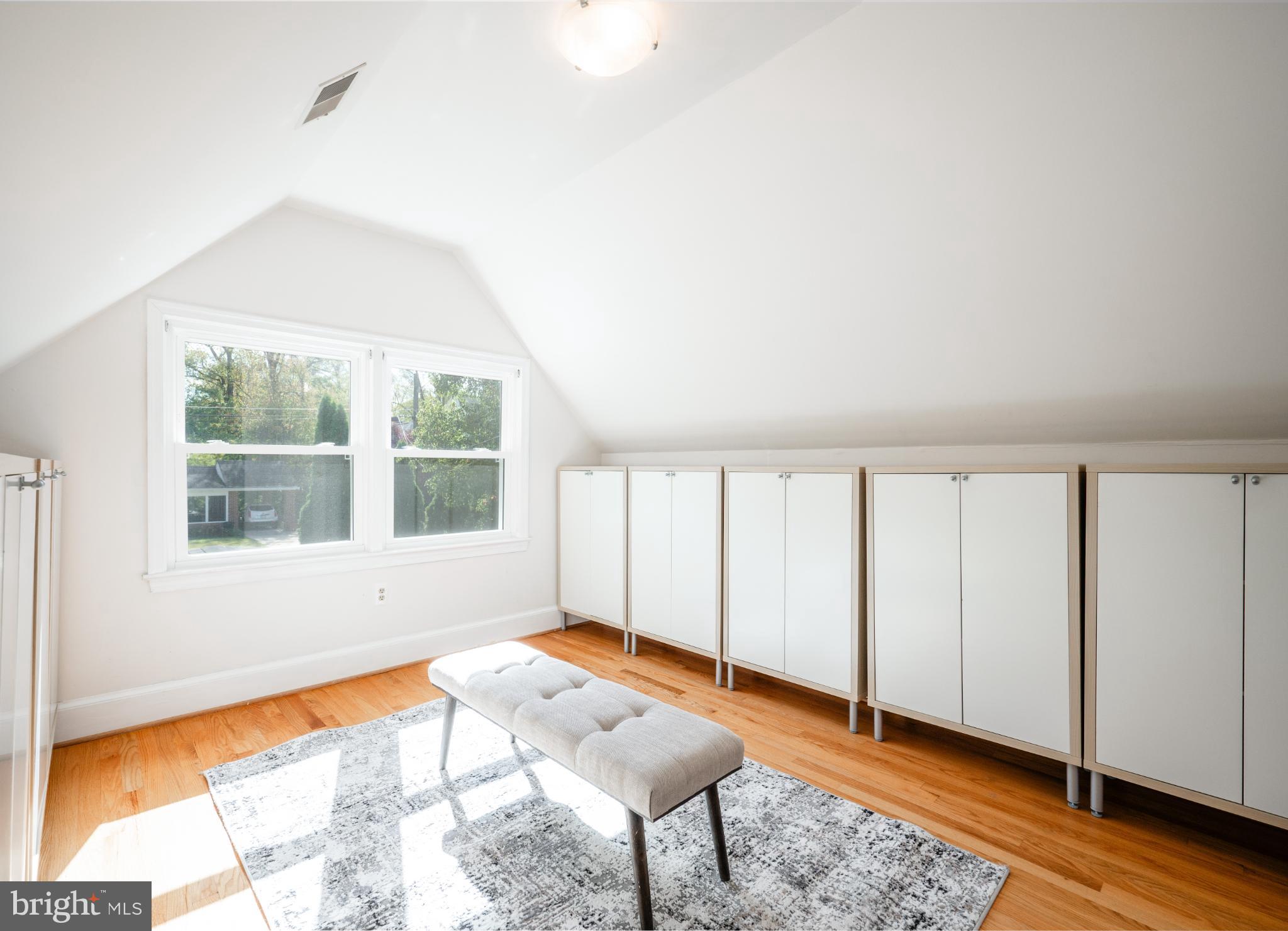 6329 NICHOLSON STREET