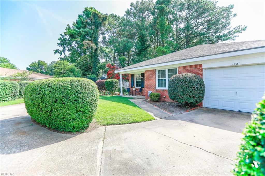 1021 Tradewinds RD