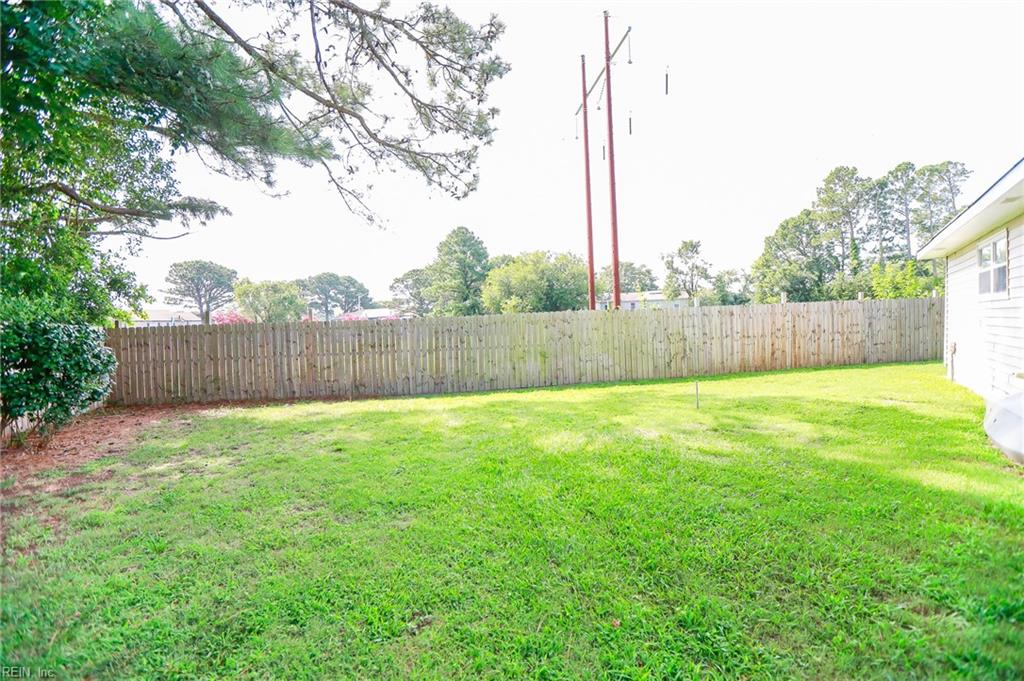 1021 Tradewinds RD