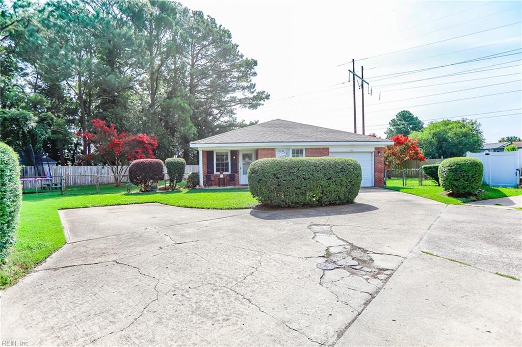 1021 Tradewinds RD