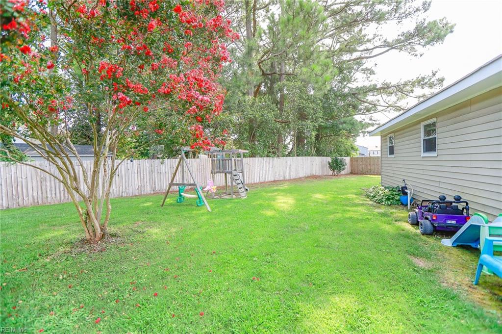 1021 Tradewinds RD