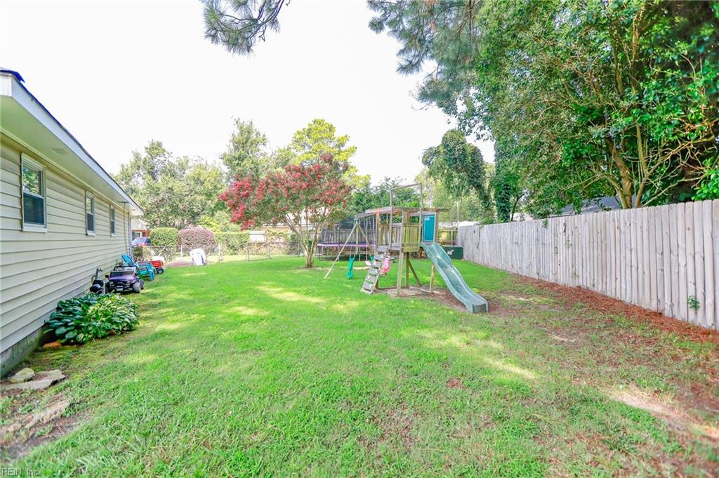 1021 Tradewinds RD