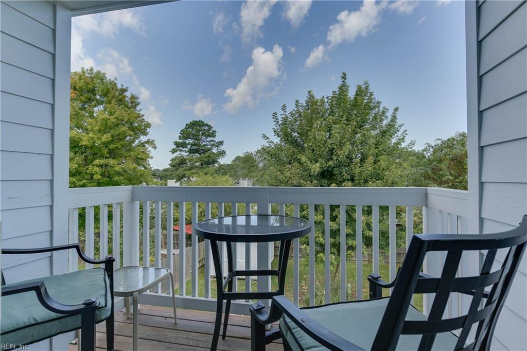 924 S Oriole DR