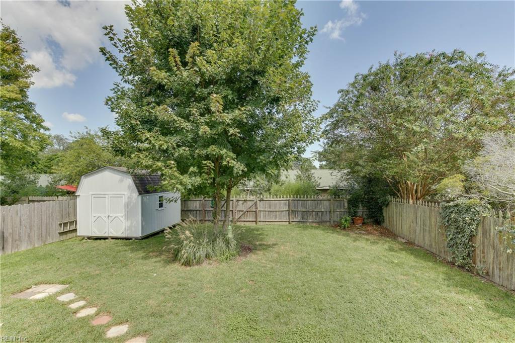 924 S Oriole DR