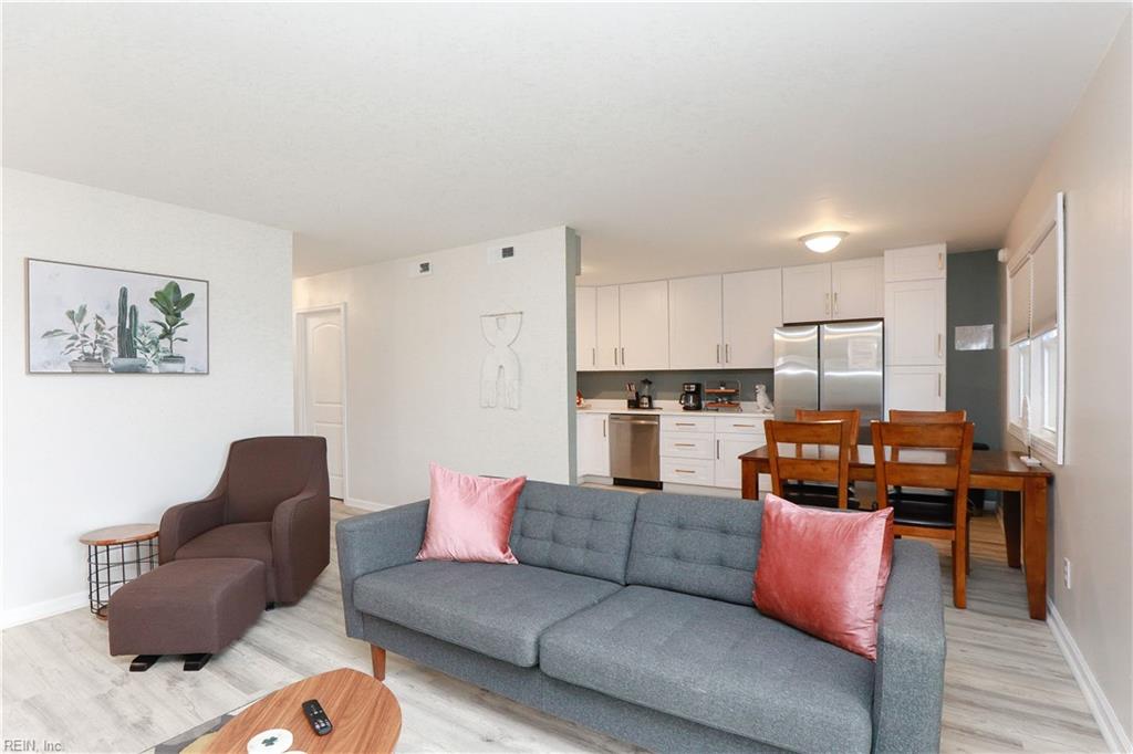 3811 Pretty Lake AVE