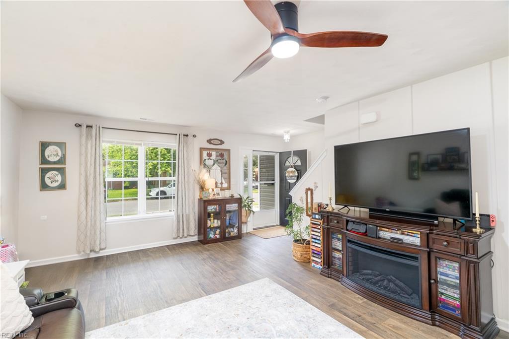 1215 Cleona DR